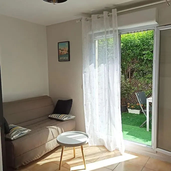 Studio Avec Terrasse Et Parking Proche Centre Ville Avignon